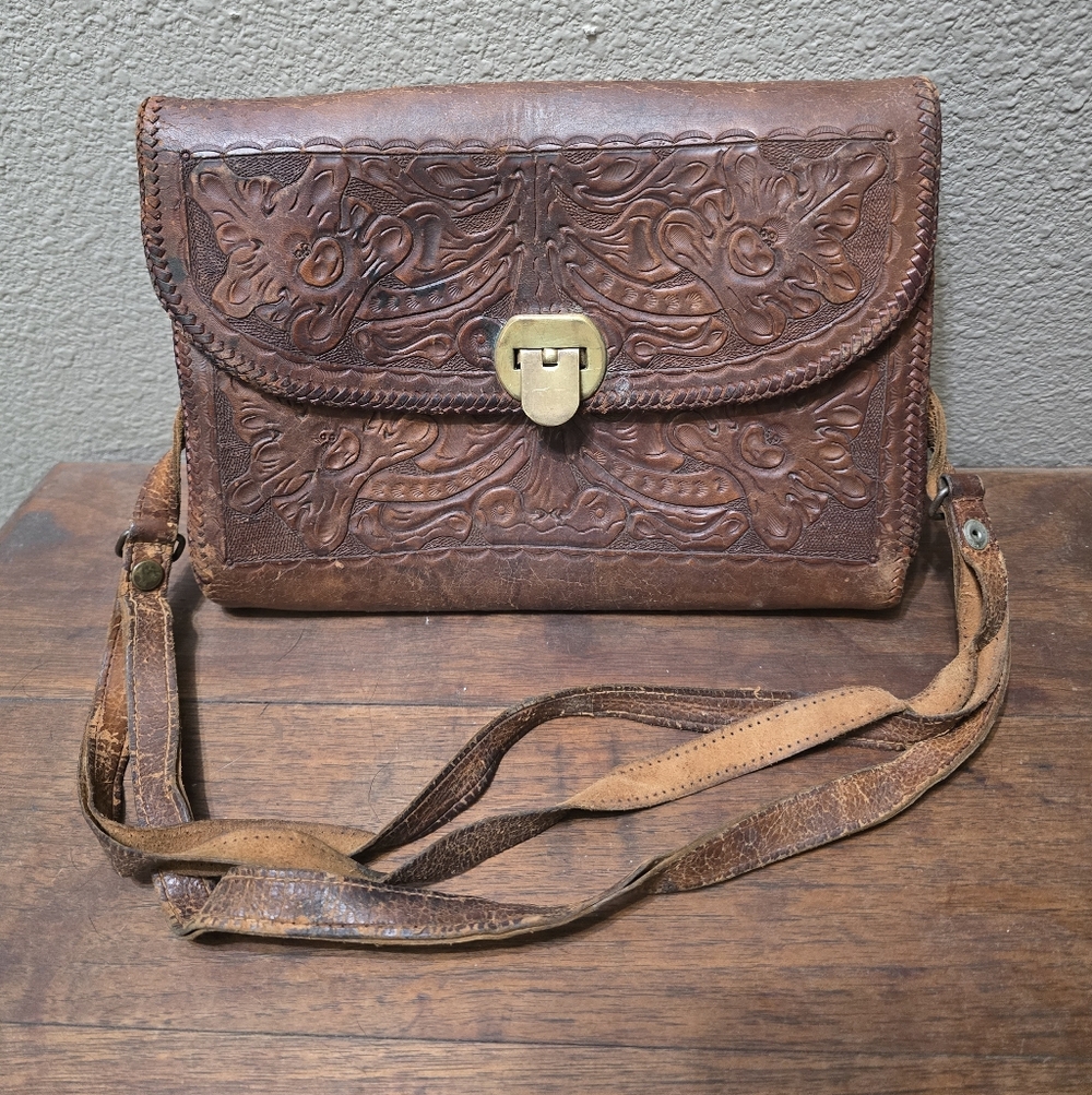 Vintage Hand Tooled Genuine Leathet Purse Cross Body